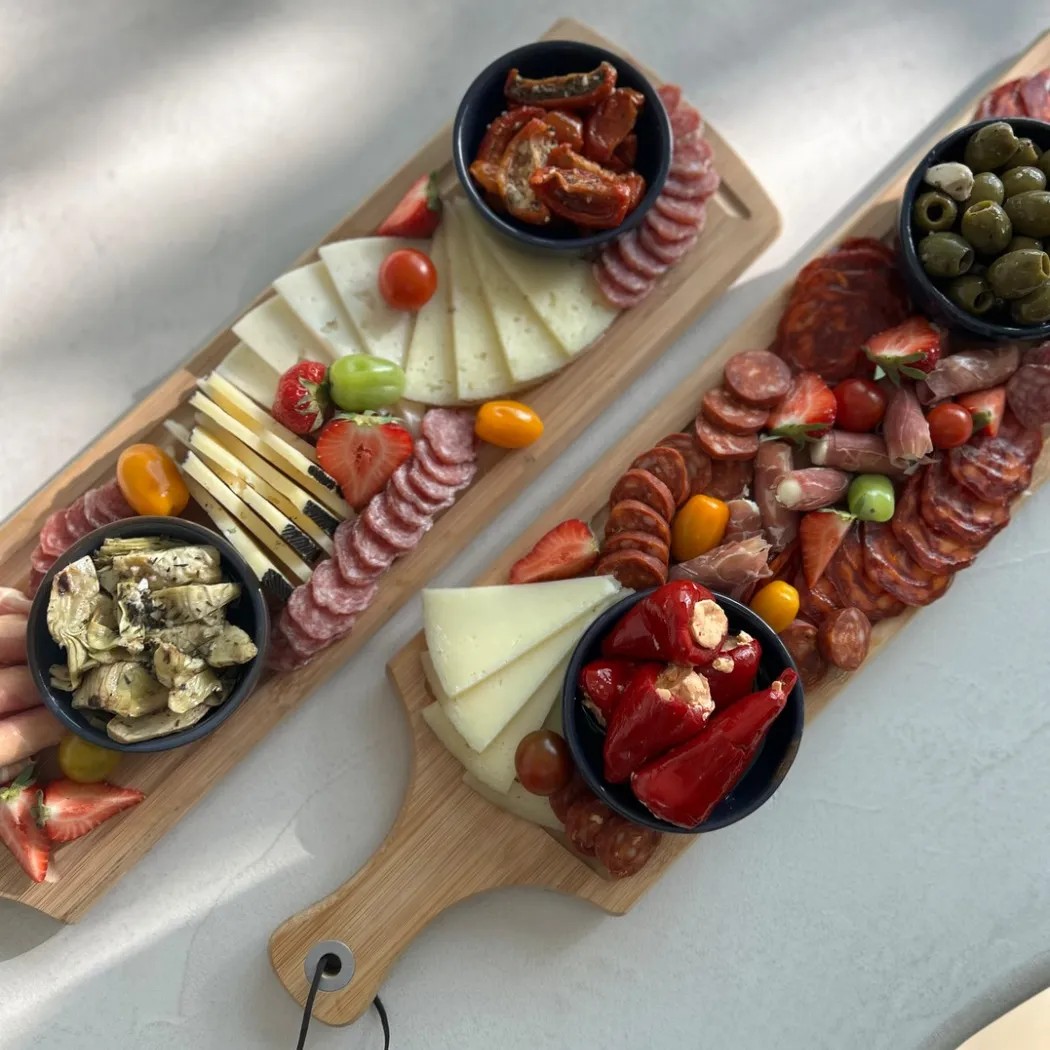 Image alt description