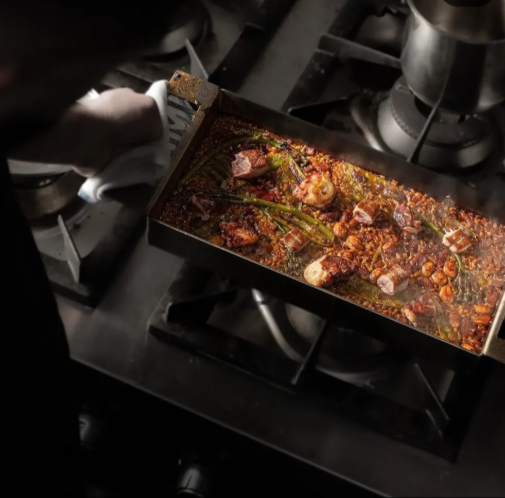 Image alt description