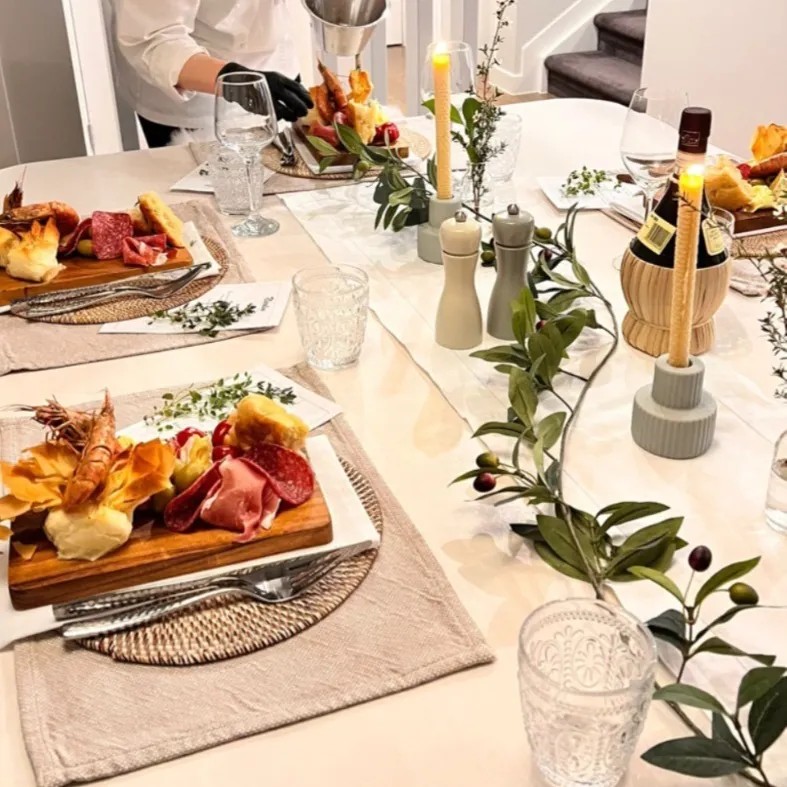 Image alt description