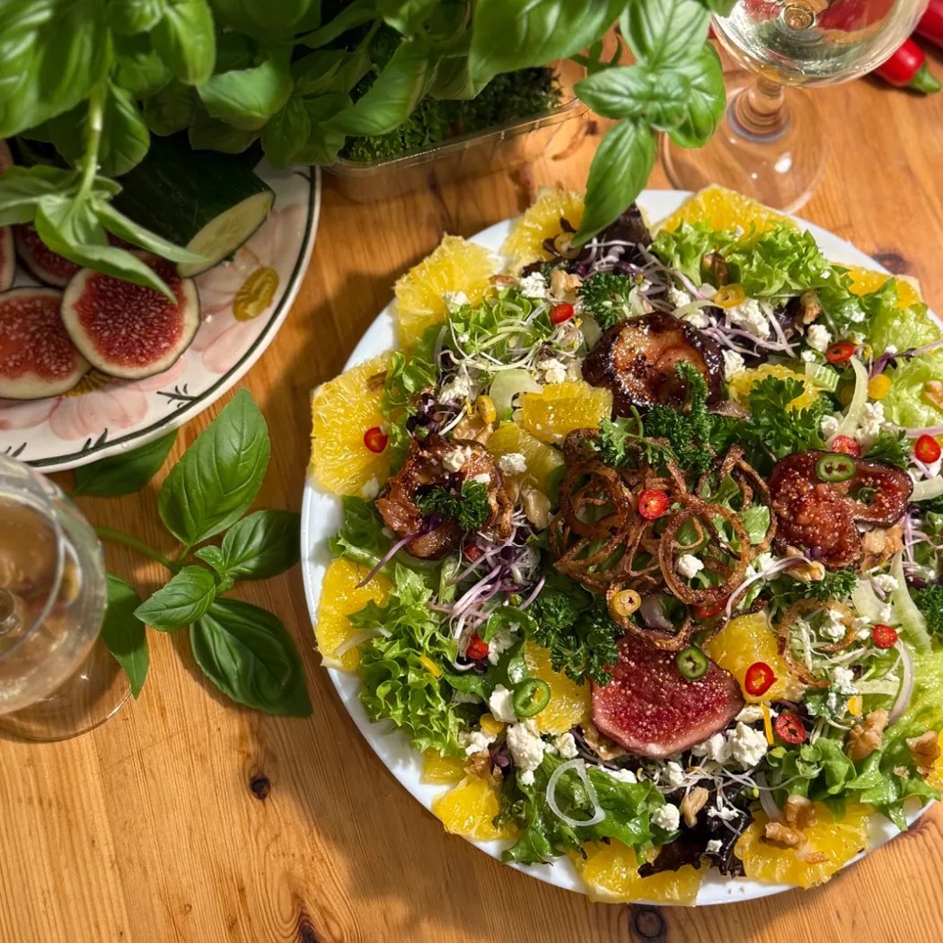 Image alt description