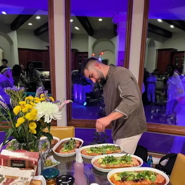 Image alt description