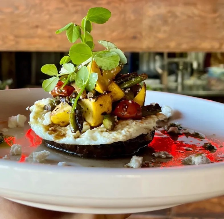 Image alt description