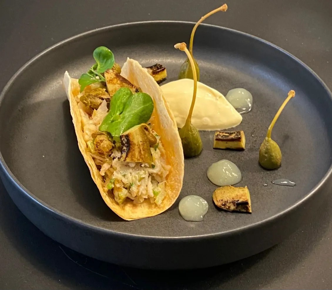 Image alt description