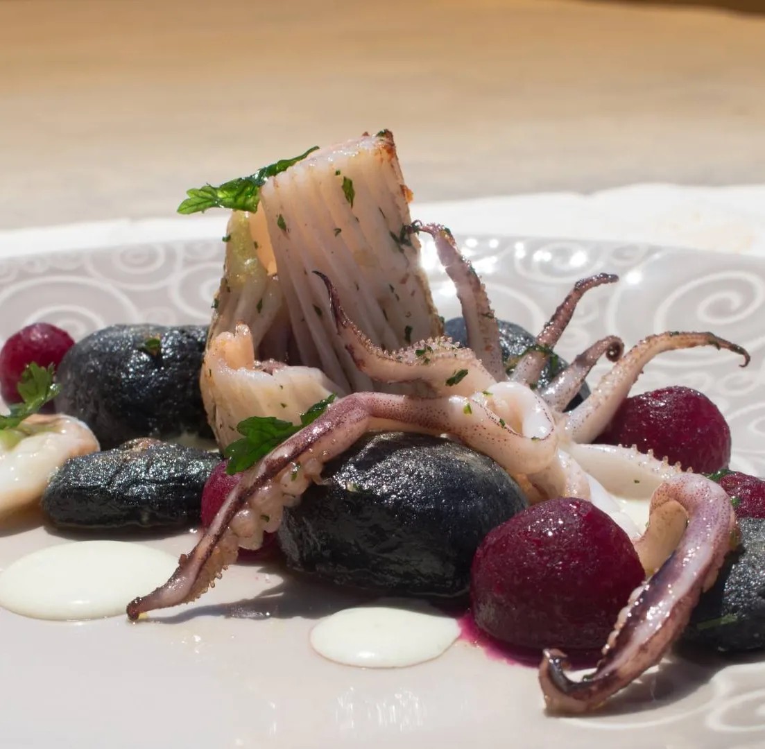 Image alt description