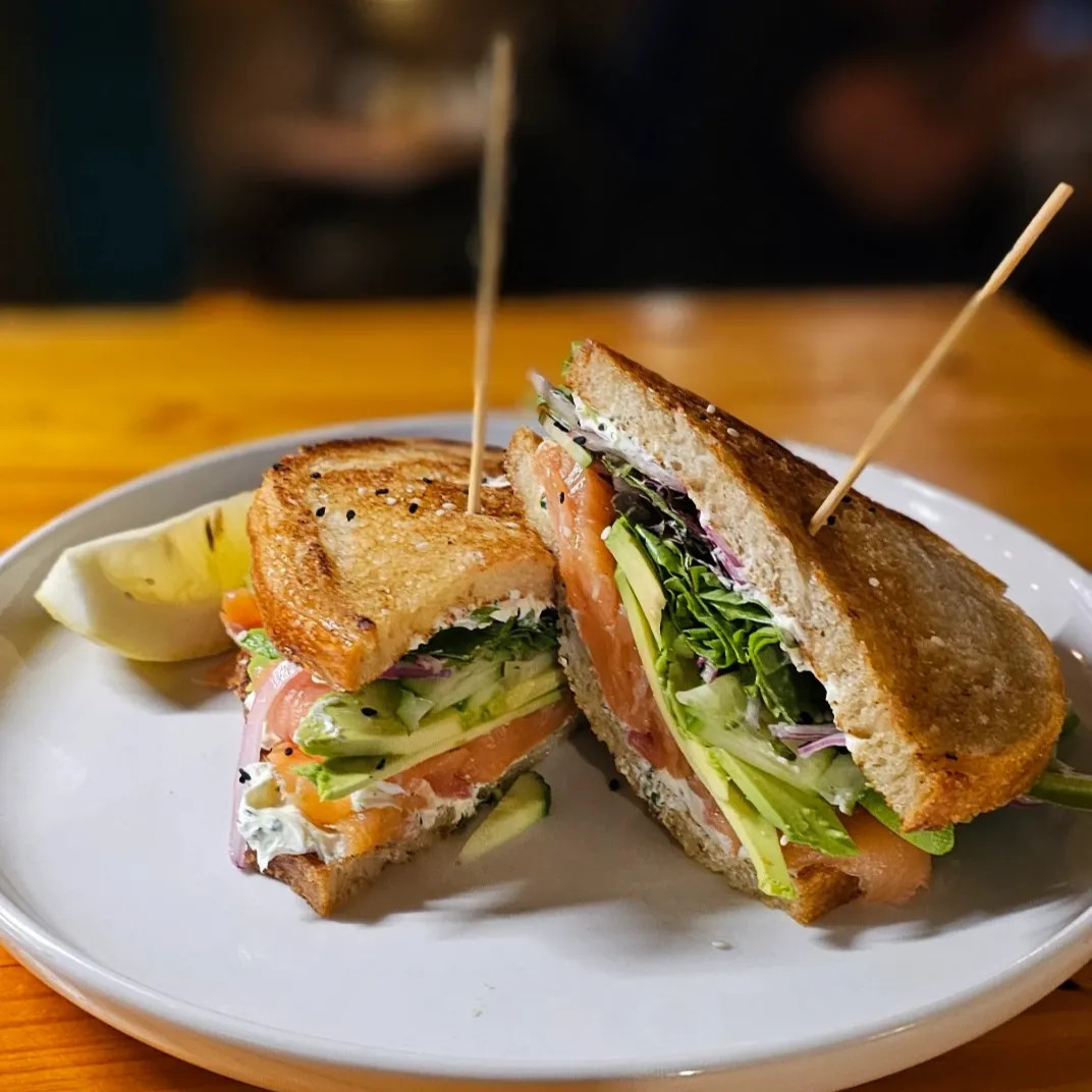 Image alt description