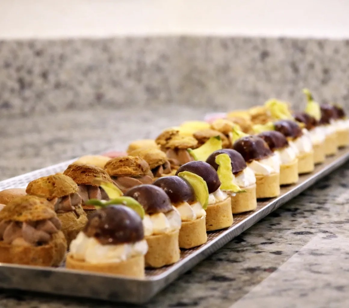 Image alt description