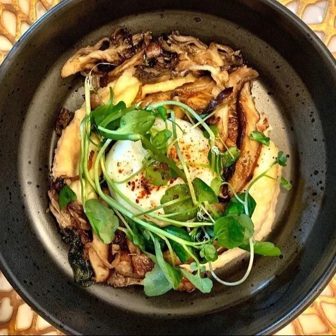 Image alt description