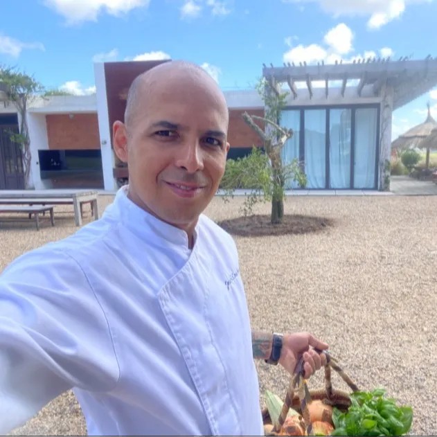 Image alt description