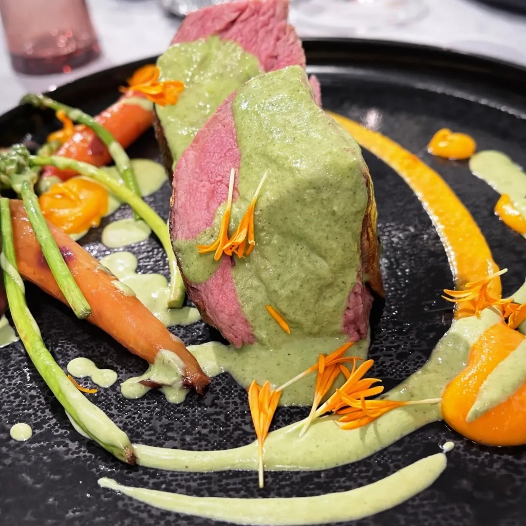 Image alt description