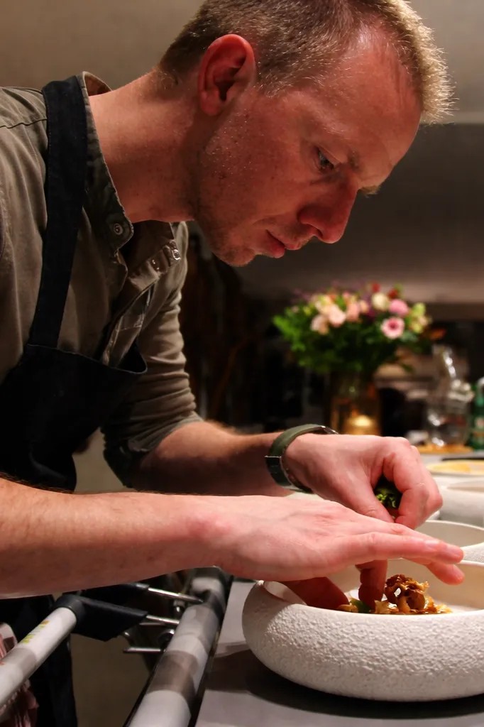 Image alt description