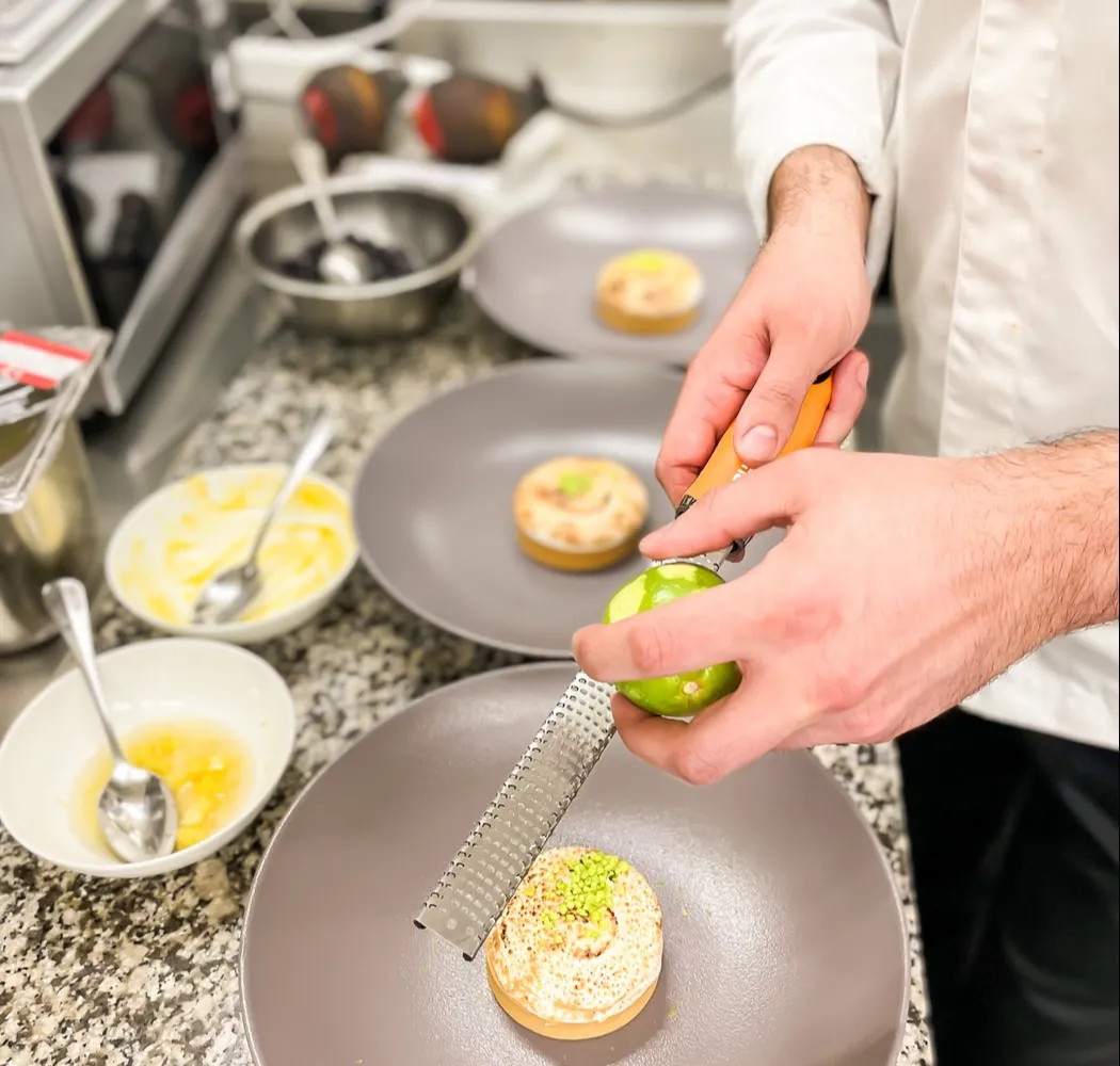 Image alt description