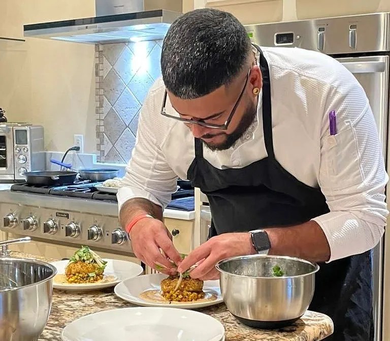 Image alt description