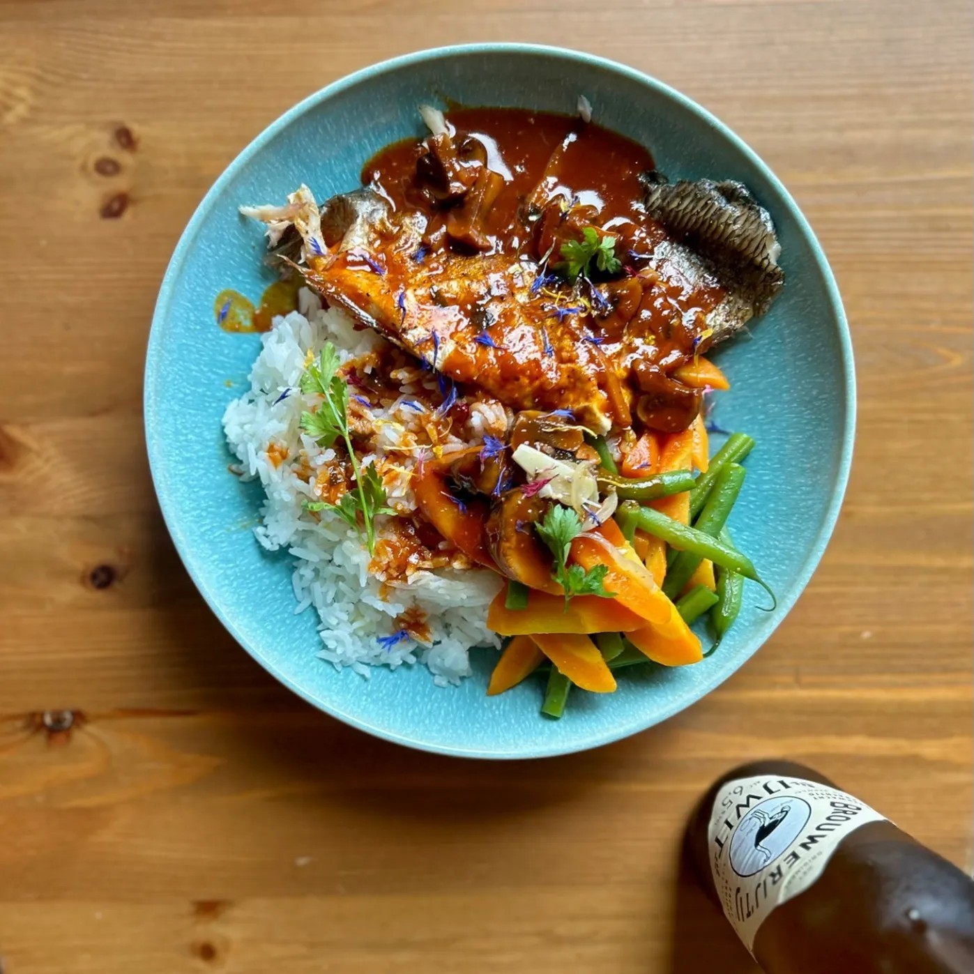 Image alt description