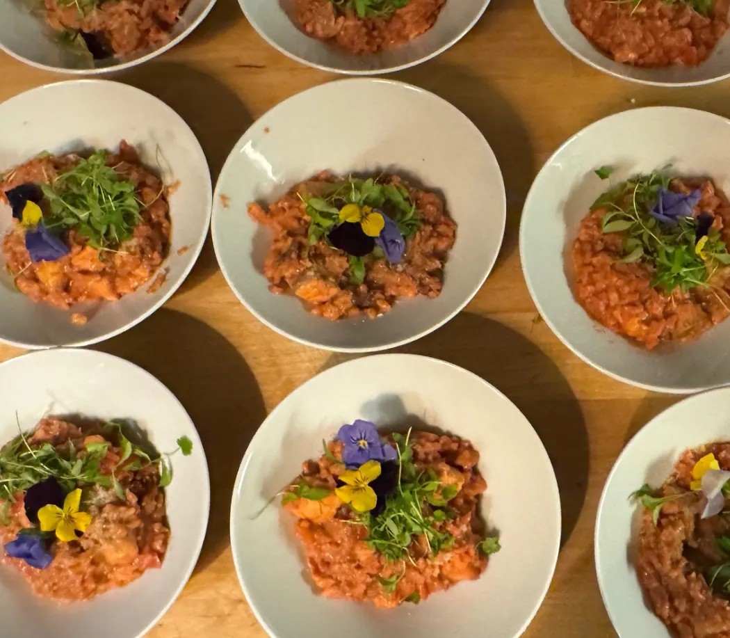 Image alt description