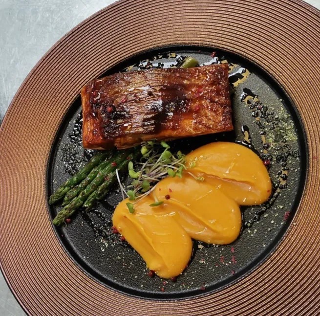 Image alt description