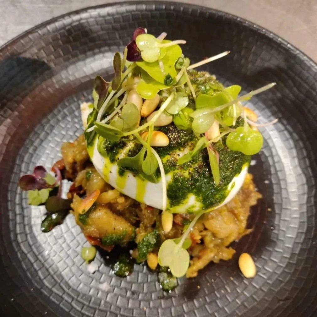 Image alt description