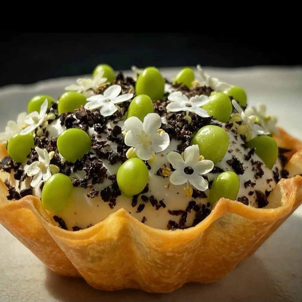 Image alt description