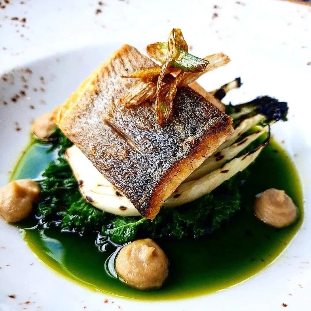 Image alt description