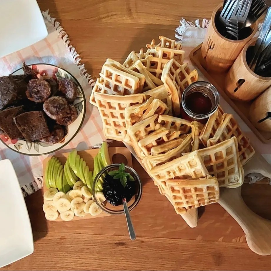 Image alt description