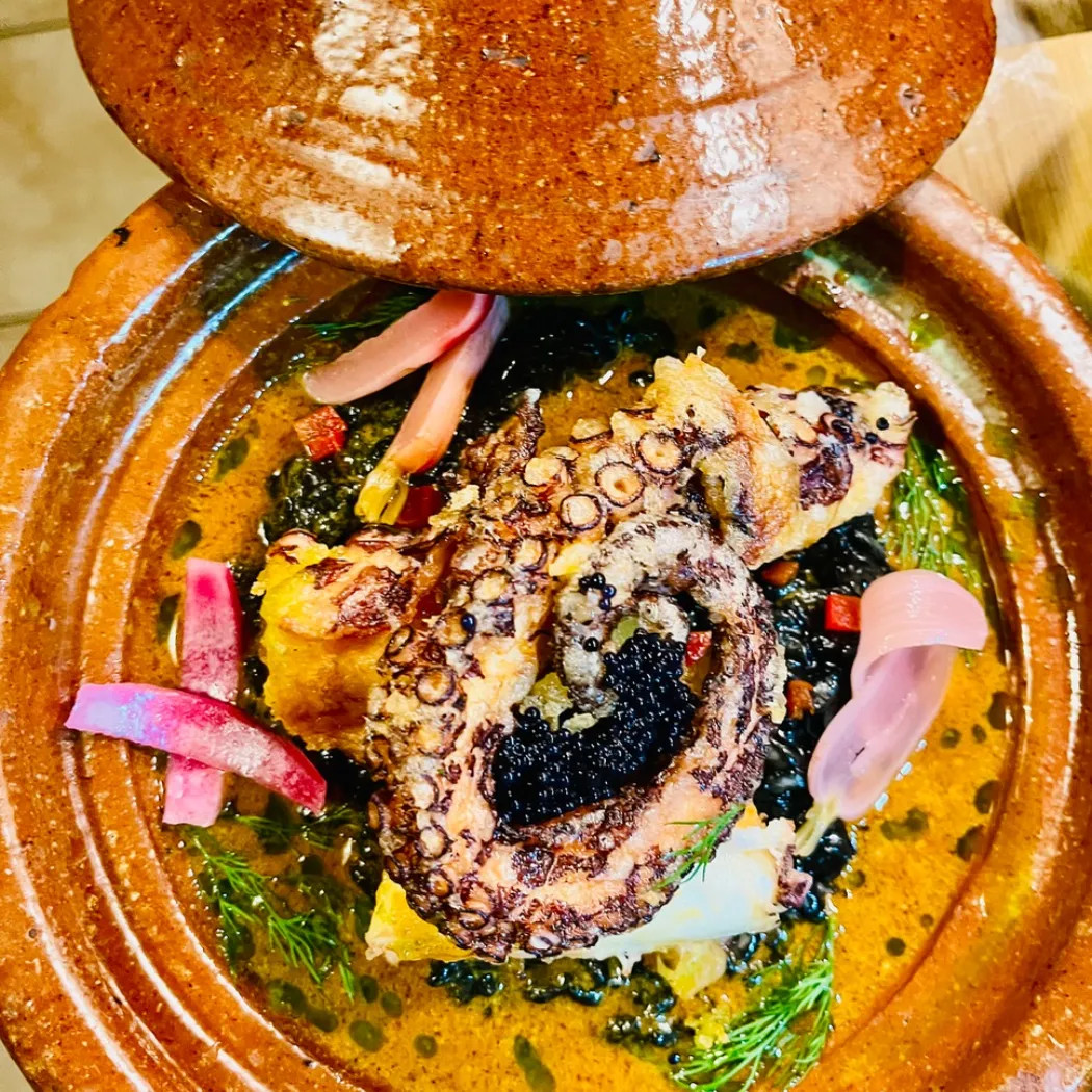 Image alt description