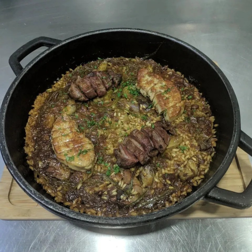 Image alt description