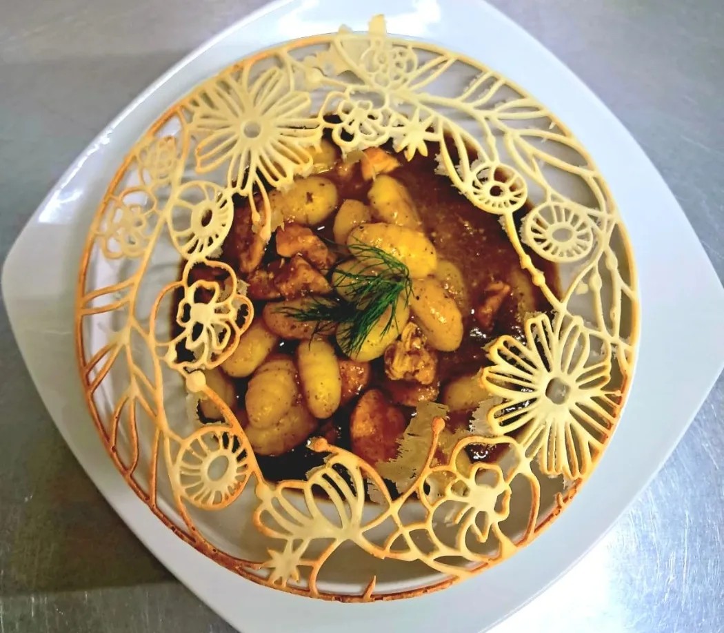 Image alt description