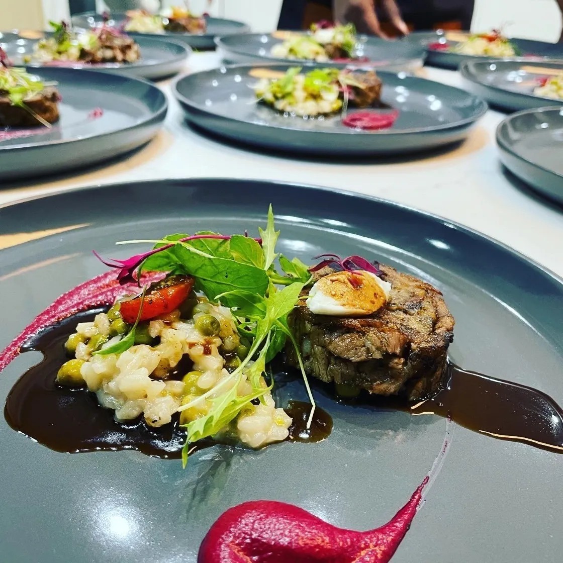 Image alt description