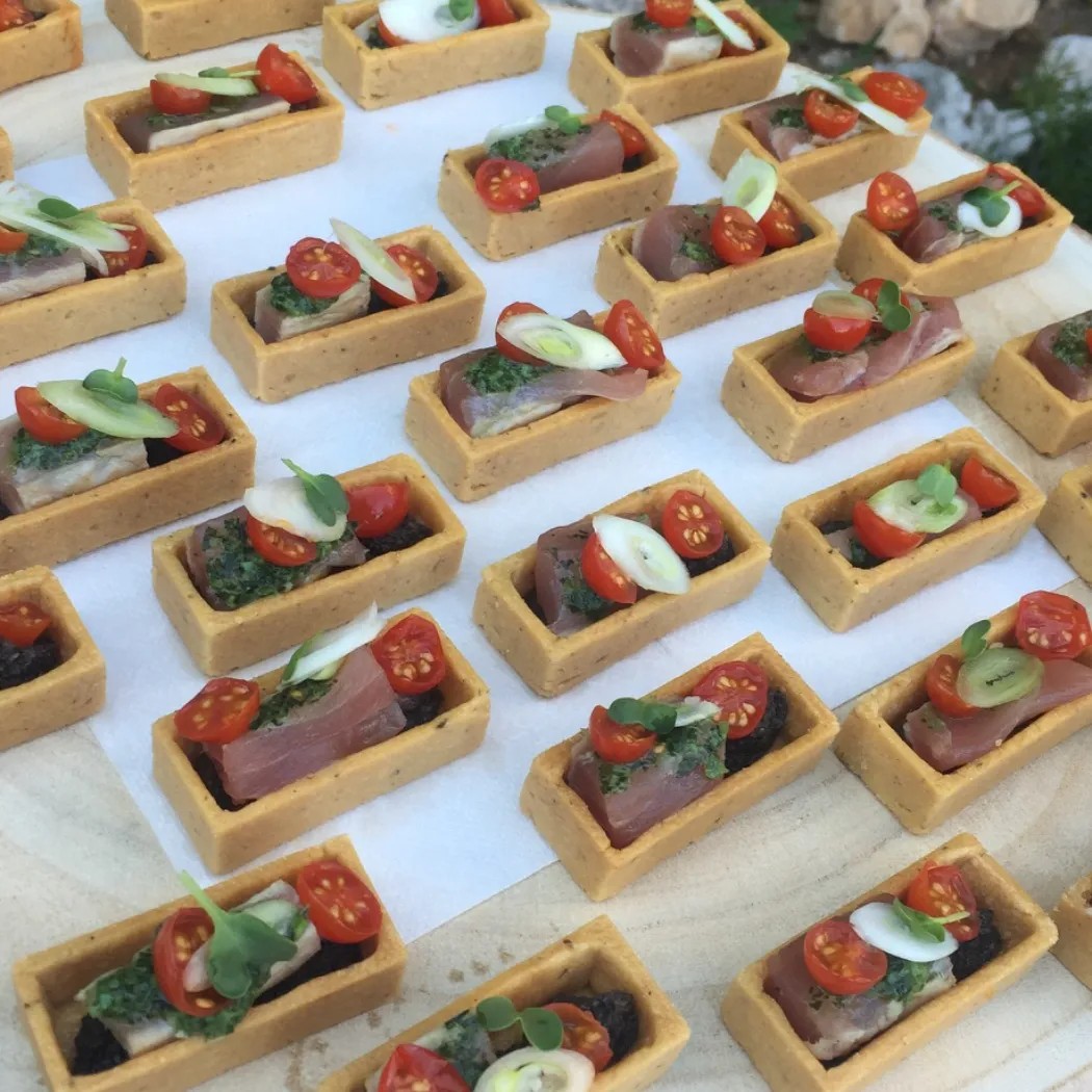 Image alt description