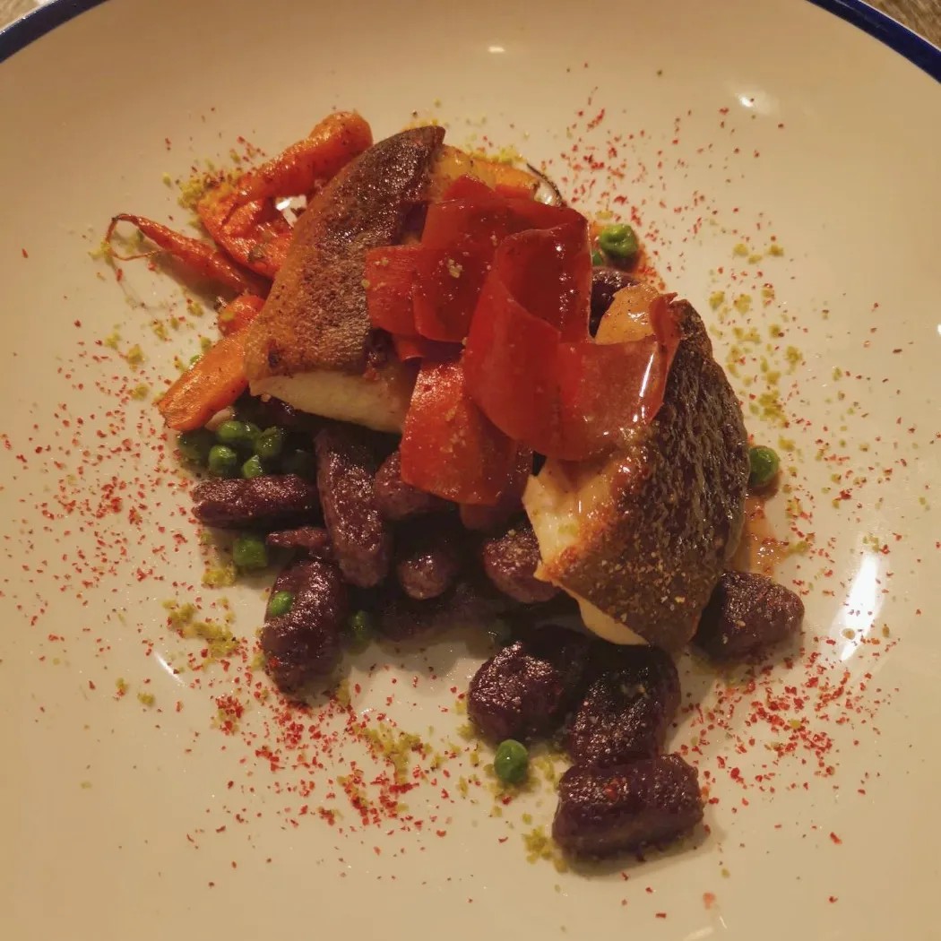 Image alt description