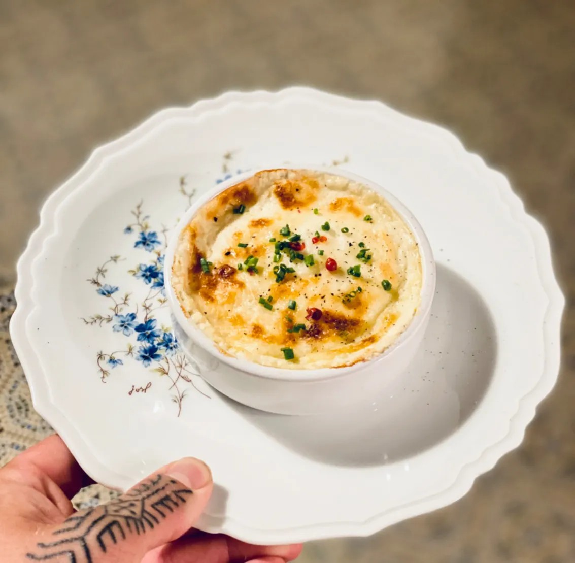 Image alt description