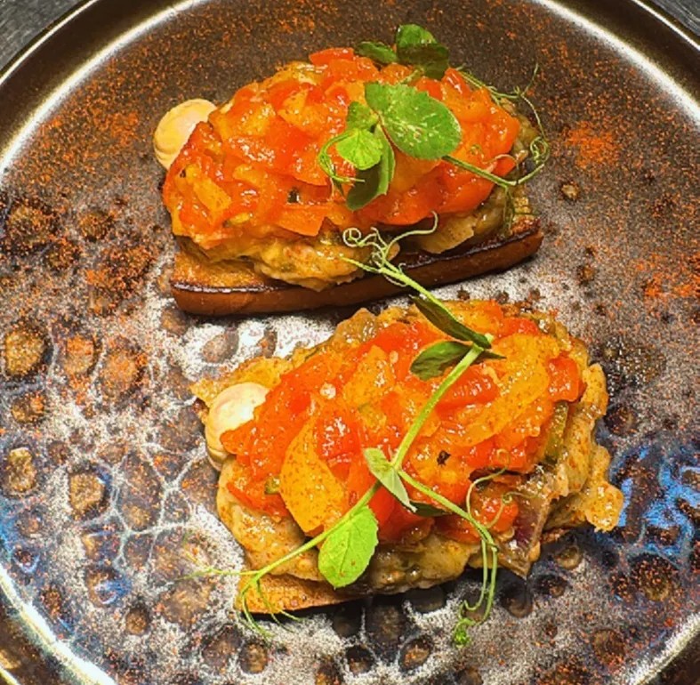 Image alt description