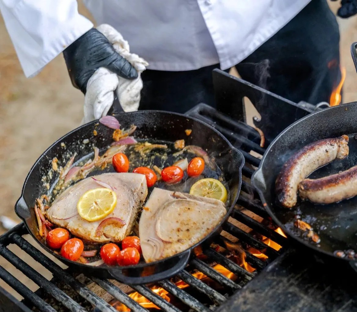 Image alt description