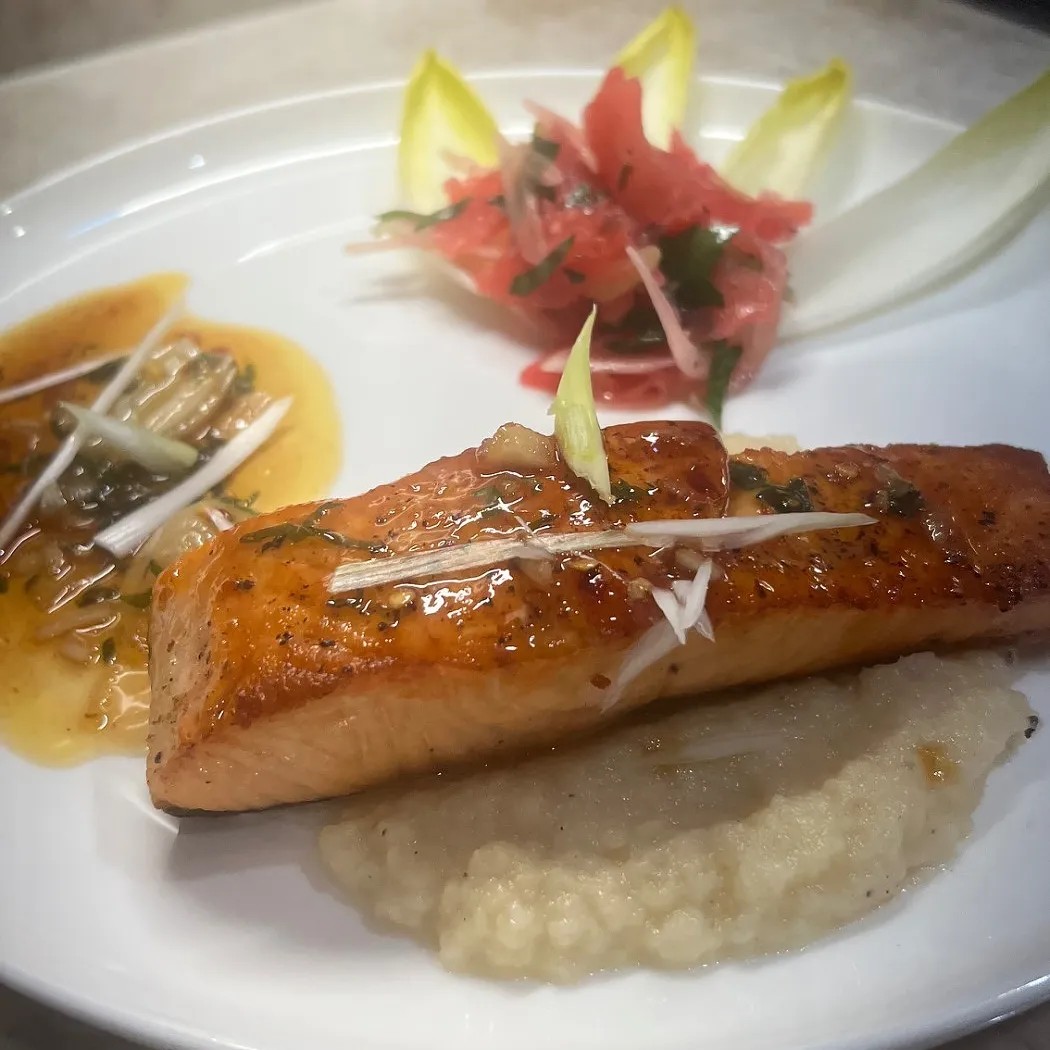 Image alt description