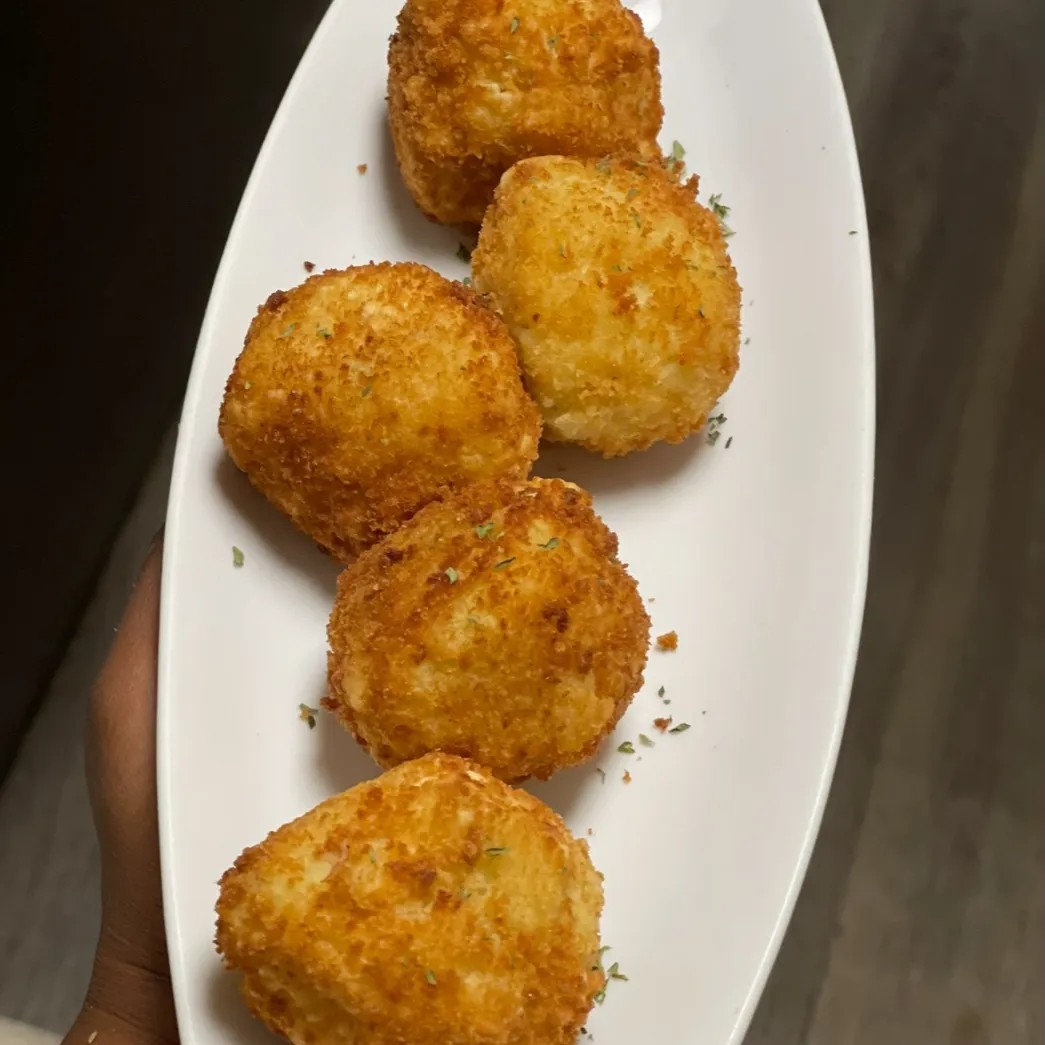 Image alt description