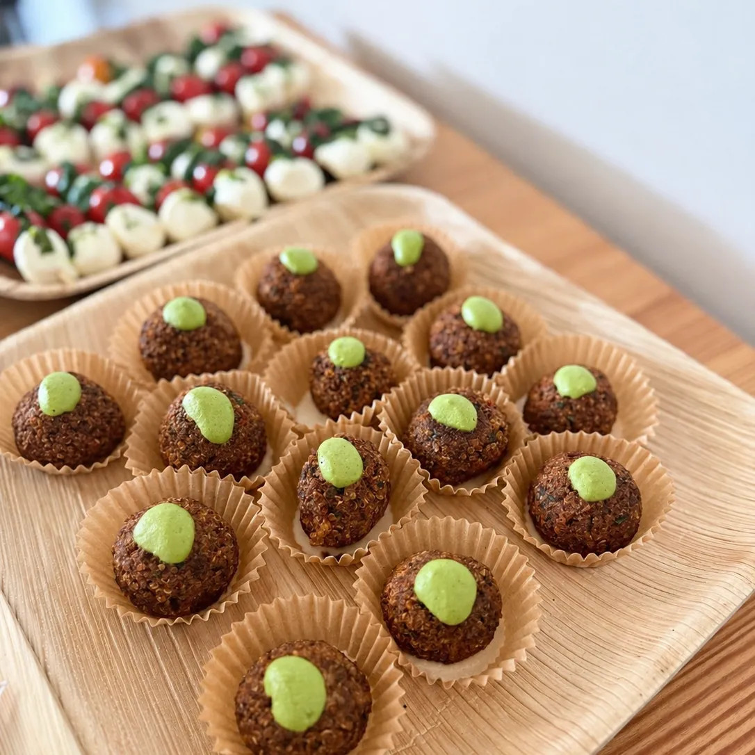 Image alt description