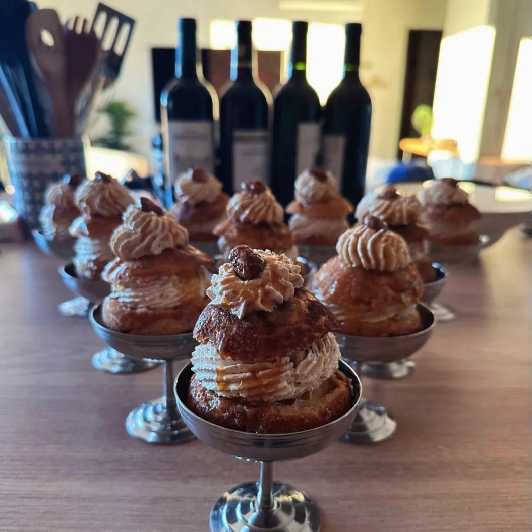 Image alt description