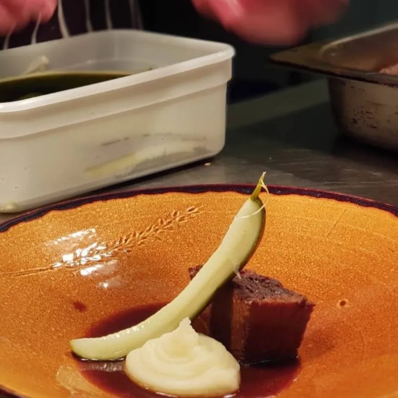 Image alt description