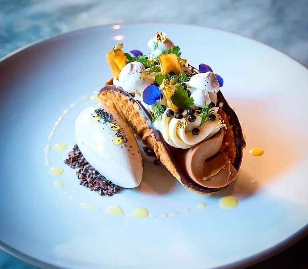 Image alt description