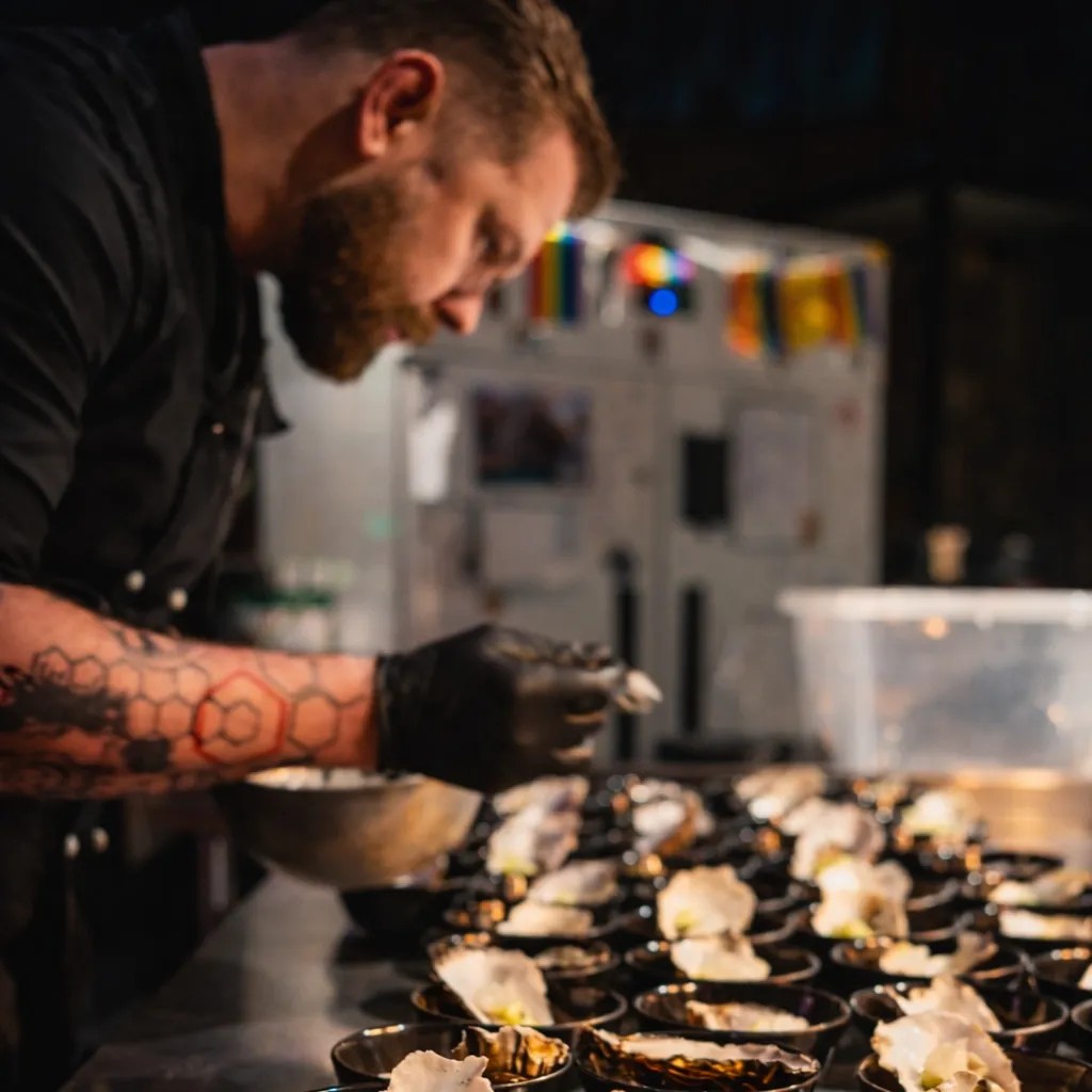 Image alt description