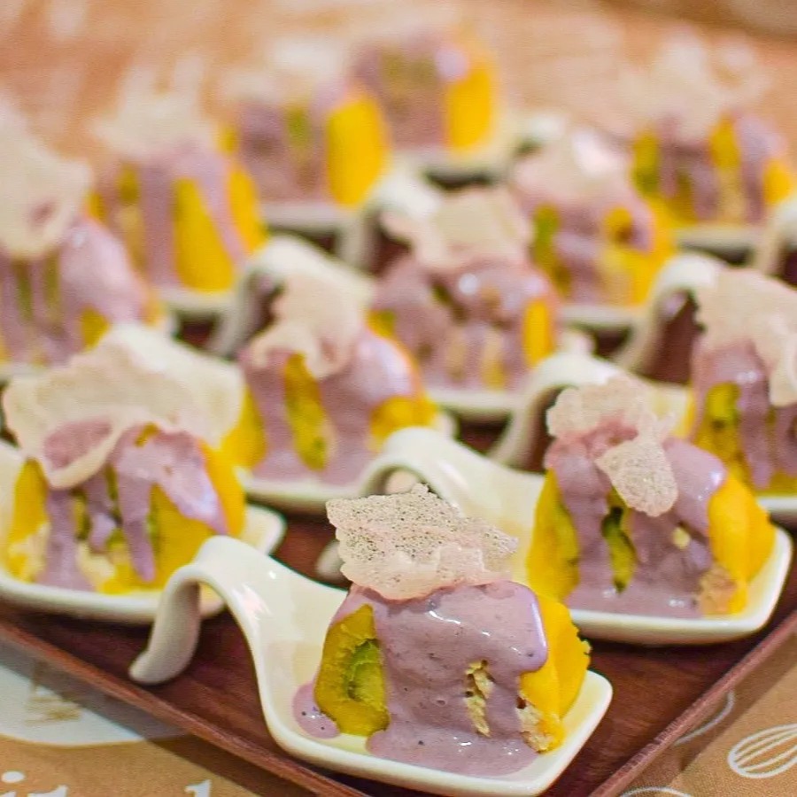 Image alt description