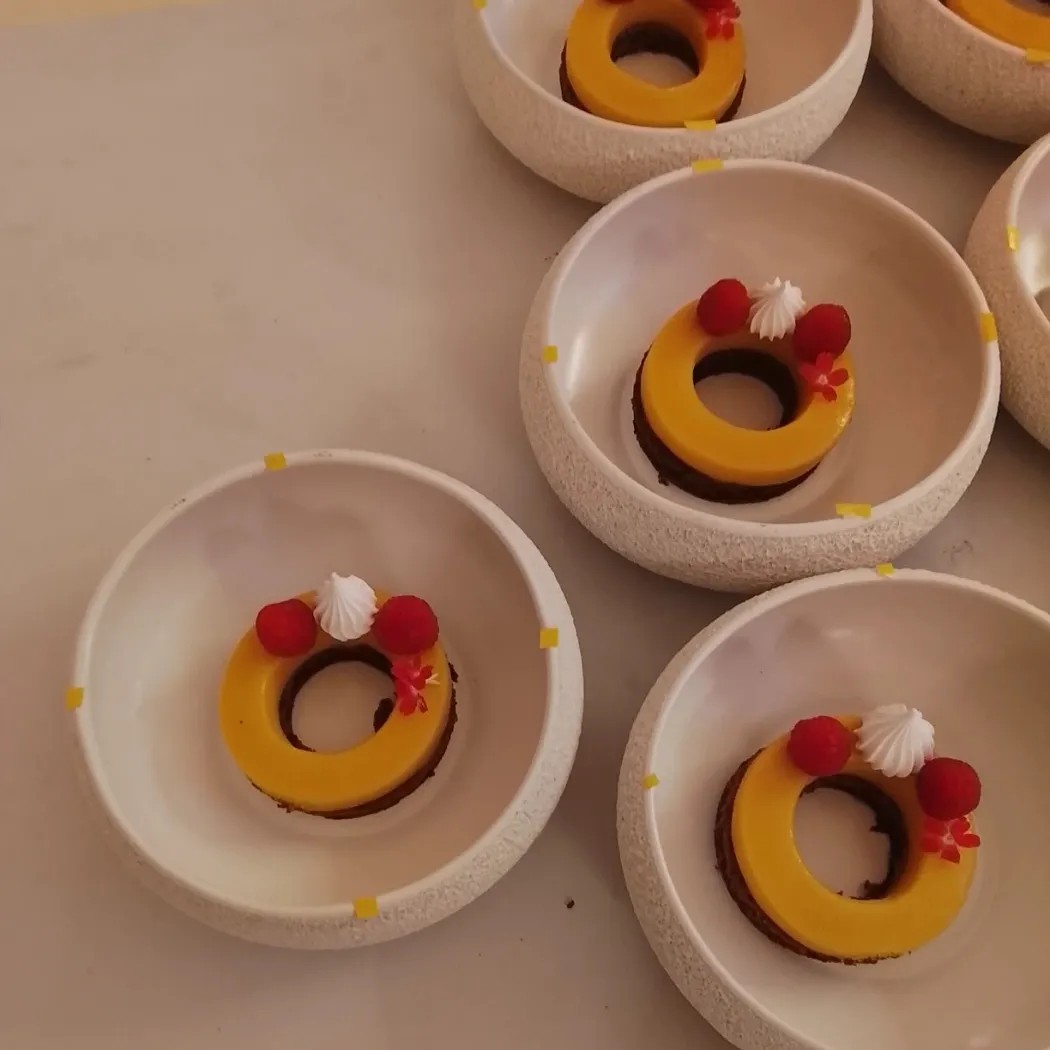 Image alt description