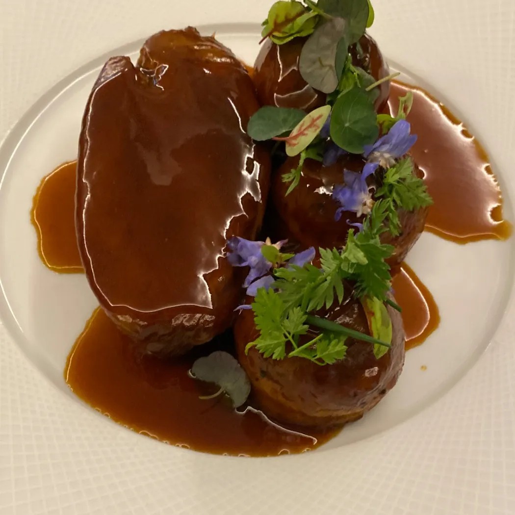 Image alt description