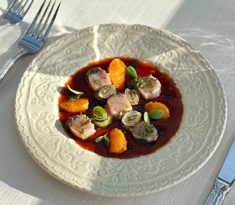 Image alt description