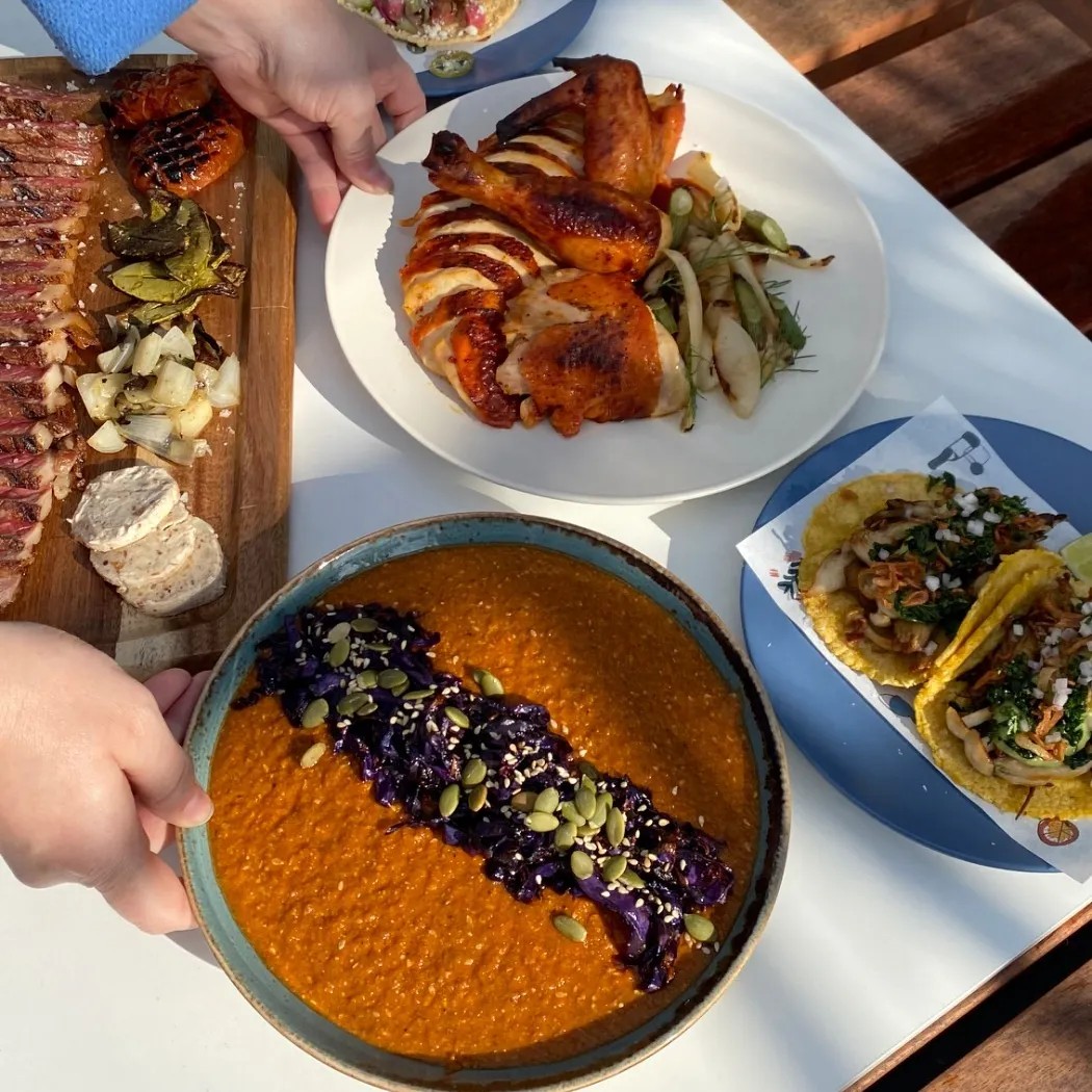 Image alt description