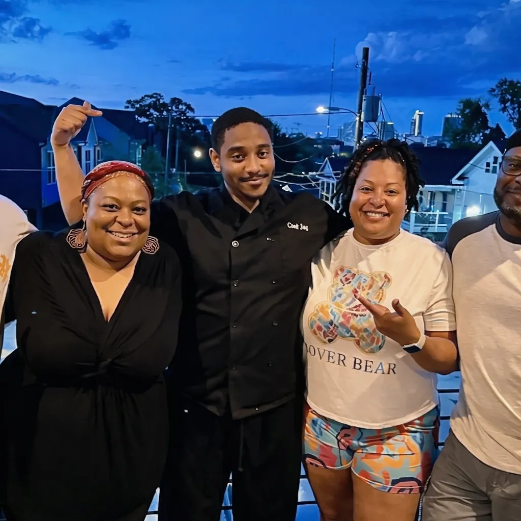 Image alt description