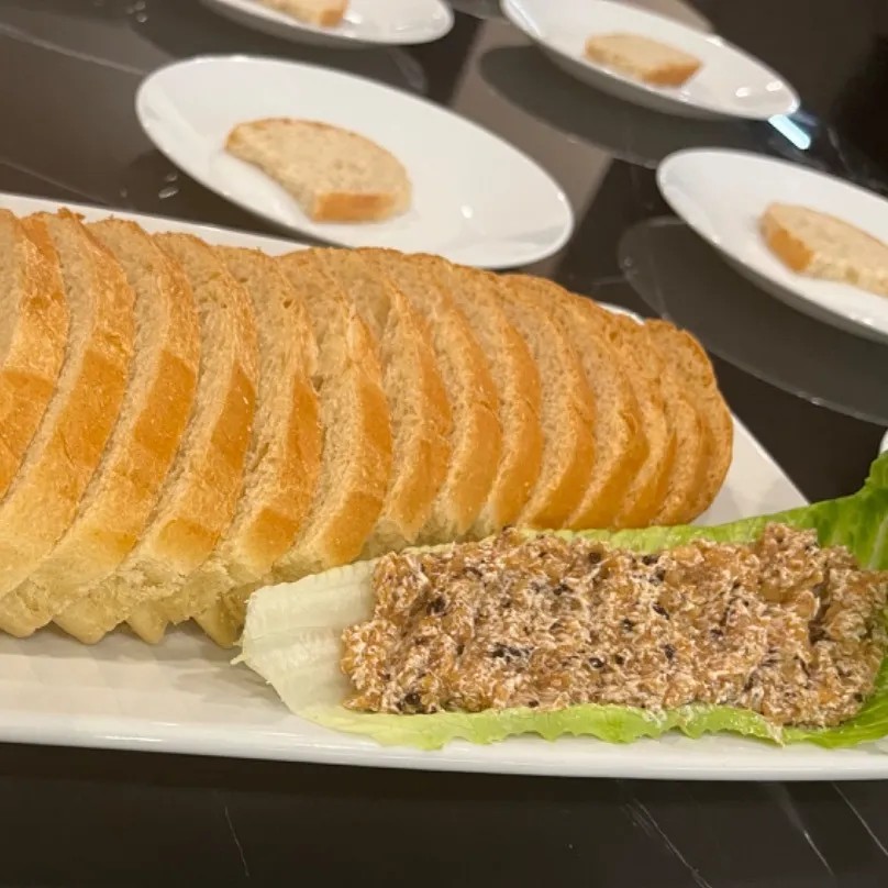 Image alt description