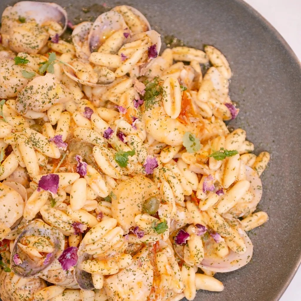 Image alt description