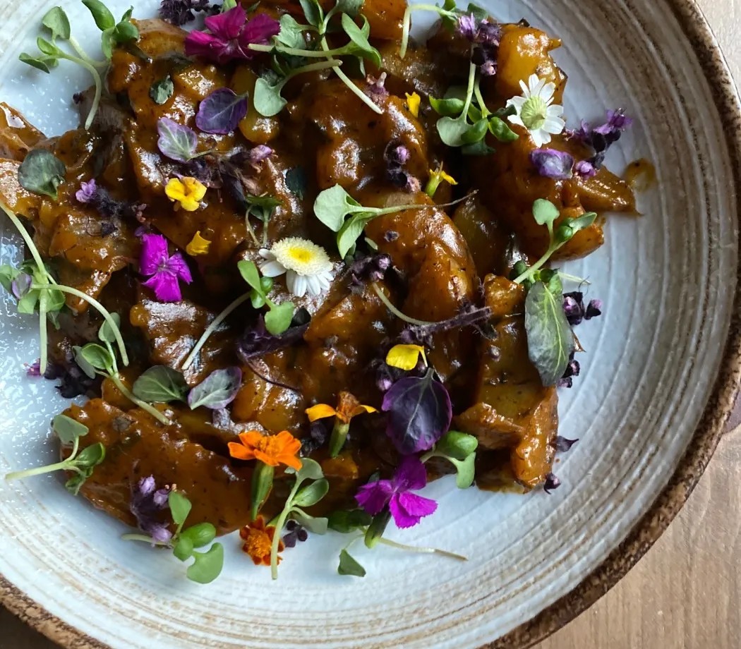 Image alt description