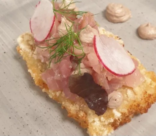 Image alt description