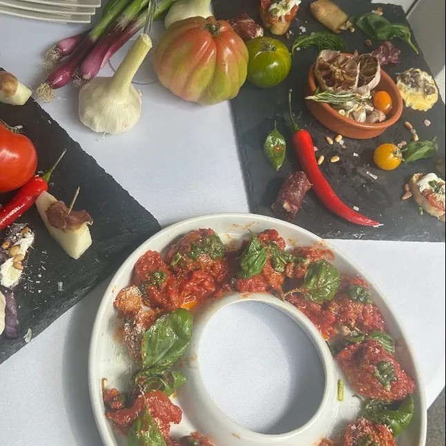 Image alt description